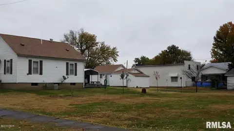 202 S Emma St, Christopher, IL 62822 photo 2