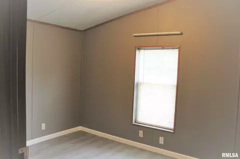 403 W Virginia Ave, Sandoval, IL 62882 photo 14