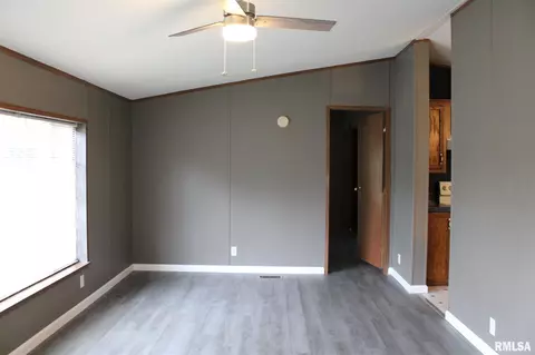 403 W Virginia Ave, Sandoval, IL 62882 photo 2