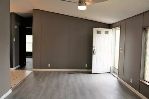403 W Virginia Ave, Sandoval, IL 62882 photo 3