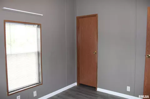 403 W Virginia Ave, Sandoval, IL 62882 photo 15