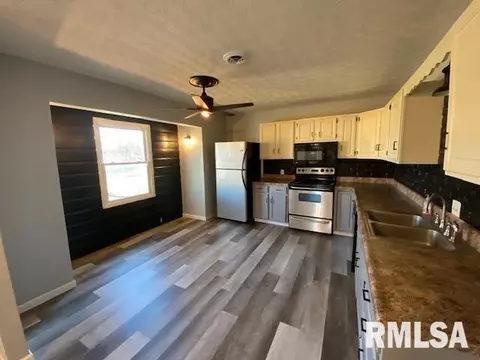 109 Cherry Dr, Mount Vernon, IL 62864 photo 9