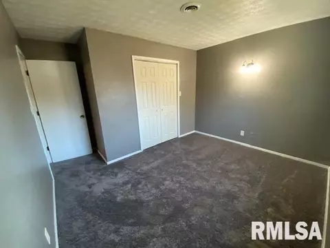 109 Cherry Dr, Mount Vernon, IL 62864 photo 4