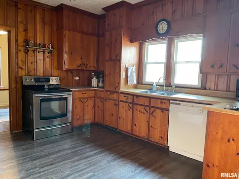 211 S 9th St, Benton, IL 62812 photo 13