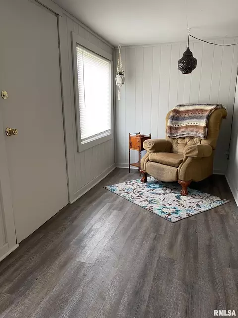 211 S 9th St, Benton, IL 62812 photo 5