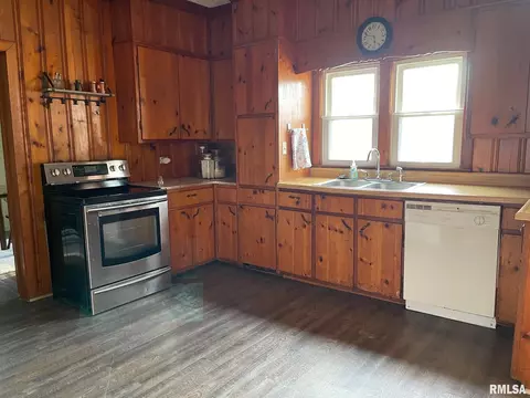 211 S 9th St, Benton, IL 62812 photo 12