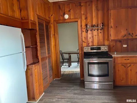 211 S 9th St, Benton, IL 62812 photo 11