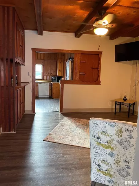 211 S 9th St, Benton, IL 62812 photo 6