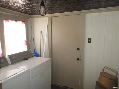 211 S 9th St, Benton, IL 62812 photo 28