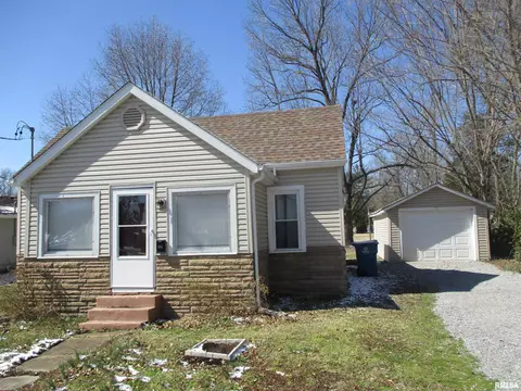 211 S 9th St, Benton, IL 62812 photo 1