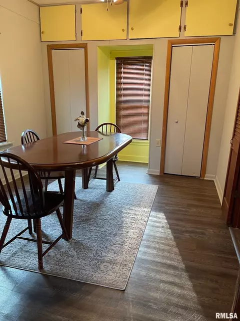 211 S 9th St, Benton, IL 62812 photo 16