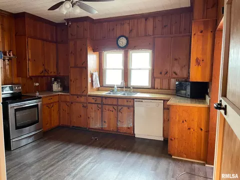 211 S 9th St, Benton, IL 62812 photo 10