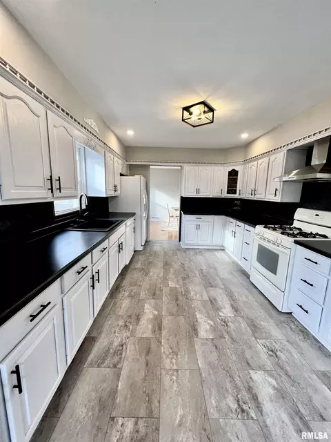 402 Bainbridge Rd, Marion, IL 62959 photo 3