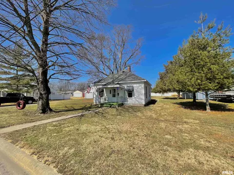 901 E 3rd St, Flora, IL 62839 photo 2