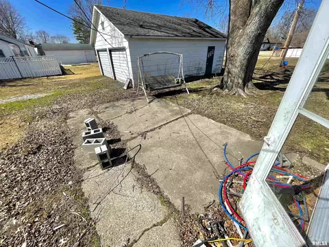 901 E 3rd St, Flora, IL 62839 photo 24
