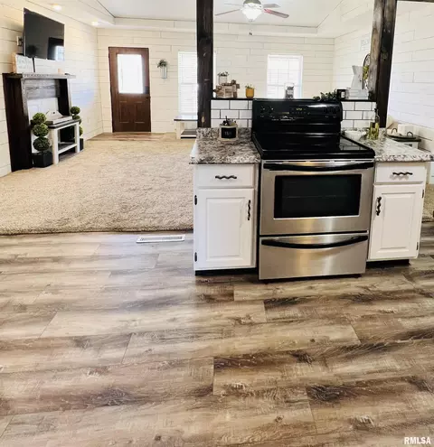 609 S Future St, Marion, IL 62959 photo 6