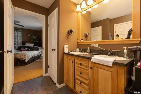 318 E Beacon Ct, Mount Vernon, IL 62864 photo 18