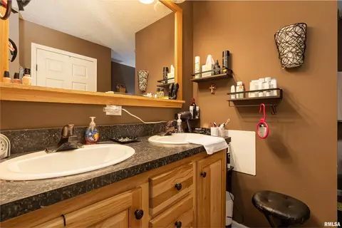 318 E Beacon Ct, Mount Vernon, IL 62864 photo 17