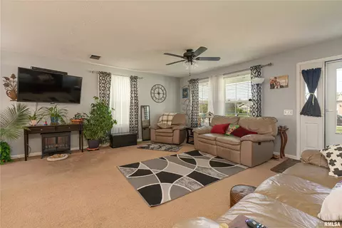 318 E Beacon Ct, Mount Vernon, IL 62864 photo 4