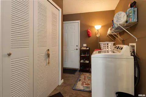 318 E Beacon Ct, Mount Vernon, IL 62864 photo 24