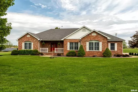 520 N Main St, Dix, IL 62830 photo 3