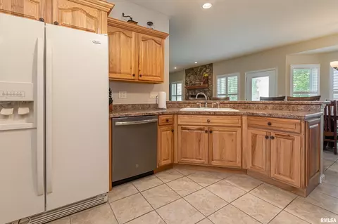 520 N Main St, Dix, IL 62830 photo 15