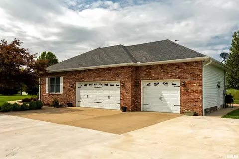 520 N Main St, Dix, IL 62830 photo 4