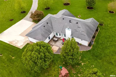 520 N Main St, Dix, IL 62830 photo 9