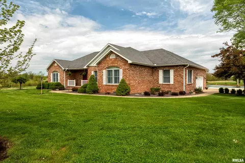 520 N Main St, Dix, IL 62830 photo 2