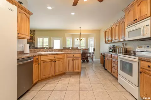 520 N Main St, Dix, IL 62830 photo 14