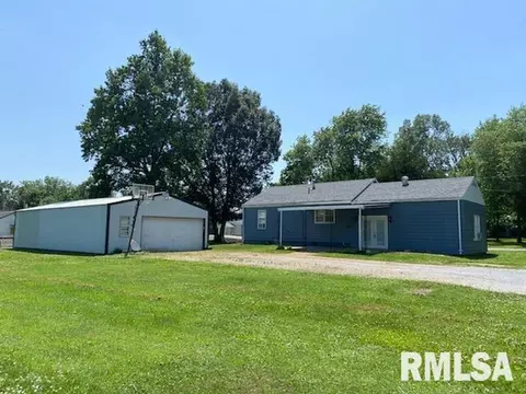 606 SW 6th St, Fairfield, IL 62837 photo 2