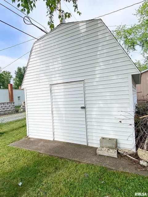 726 E 4th St, Flora, IL 62839 photo 56