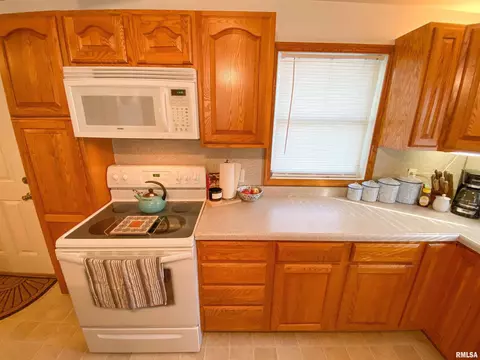726 E 4th St, Flora, IL 62839 photo 17