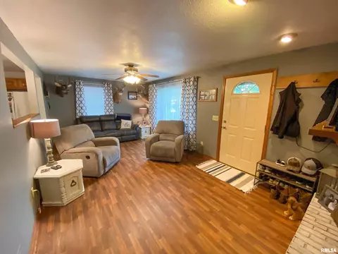 726 E 4th St, Flora, IL 62839 photo 8
