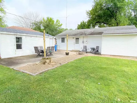 726 E 4th St, Flora, IL 62839 photo 5