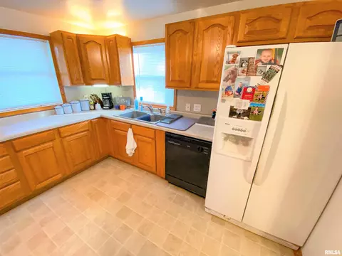 726 E 4th St, Flora, IL 62839 photo 18
