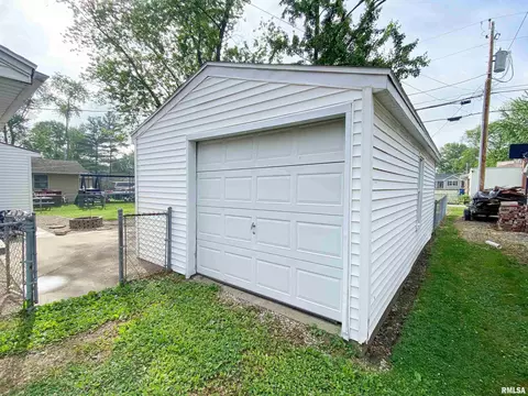 726 E 4th St, Flora, IL 62839 photo 52