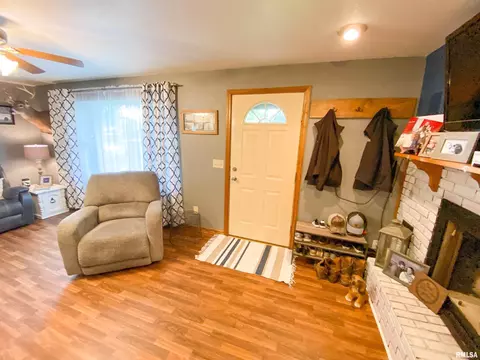 726 E 4th St, Flora, IL 62839 photo 11