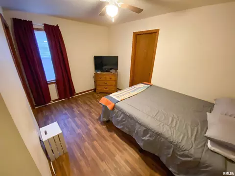 726 E 4th St, Flora, IL 62839 photo 35