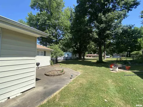 909 E Clark Trl, Herrin, IL 62948 photo 9