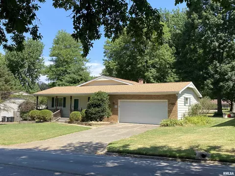 909 E Clark Trl, Herrin, IL 62948 photo 4