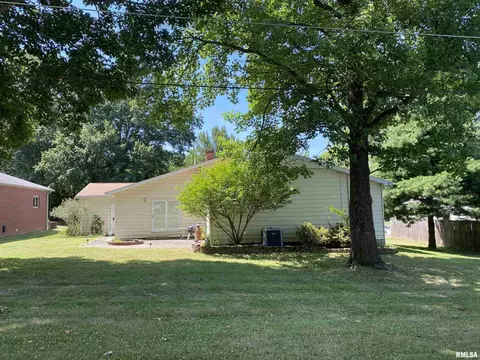 909 E Clark Trl, Herrin, IL 62948 photo 6
