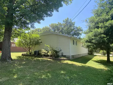 909 E Clark Trl, Herrin, IL 62948 photo 8