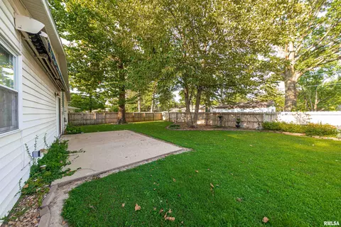 12 Roseclair Ln, Centralia, IL 62801 photo 5
