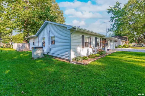 12 Roseclair Ln, Centralia, IL 62801 photo 4
