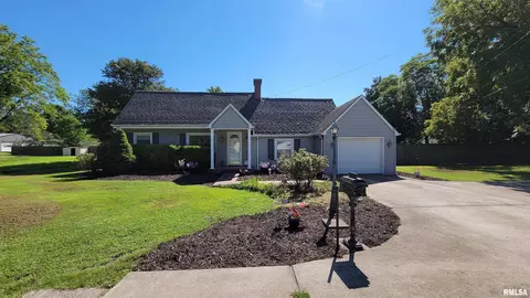 204 S Jenette St, Buckner, IL 62819