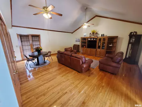200 E Boone St, Salem, IL 62881 photo 10