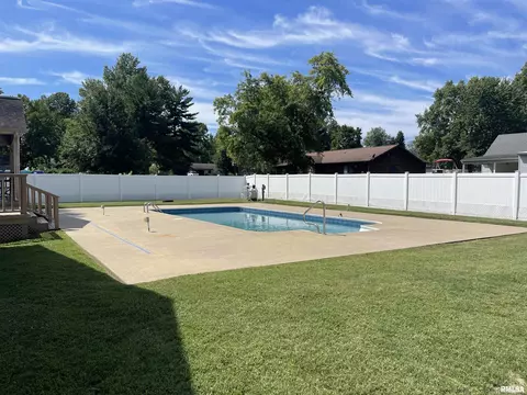 35 Douglas Dr, Herrin, IL 62948 photo 9