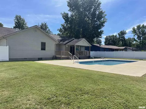 35 Douglas Dr, Herrin, IL 62948 photo 5