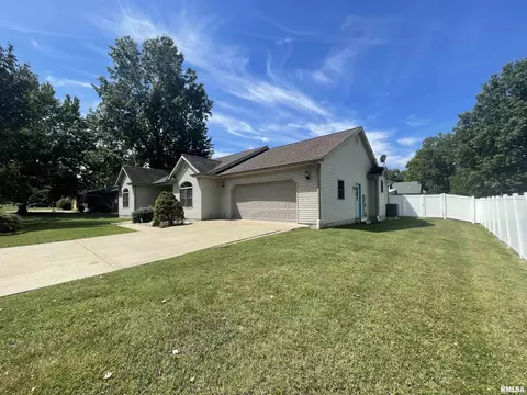 35 Douglas Dr, Herrin, IL 62948 photo 4